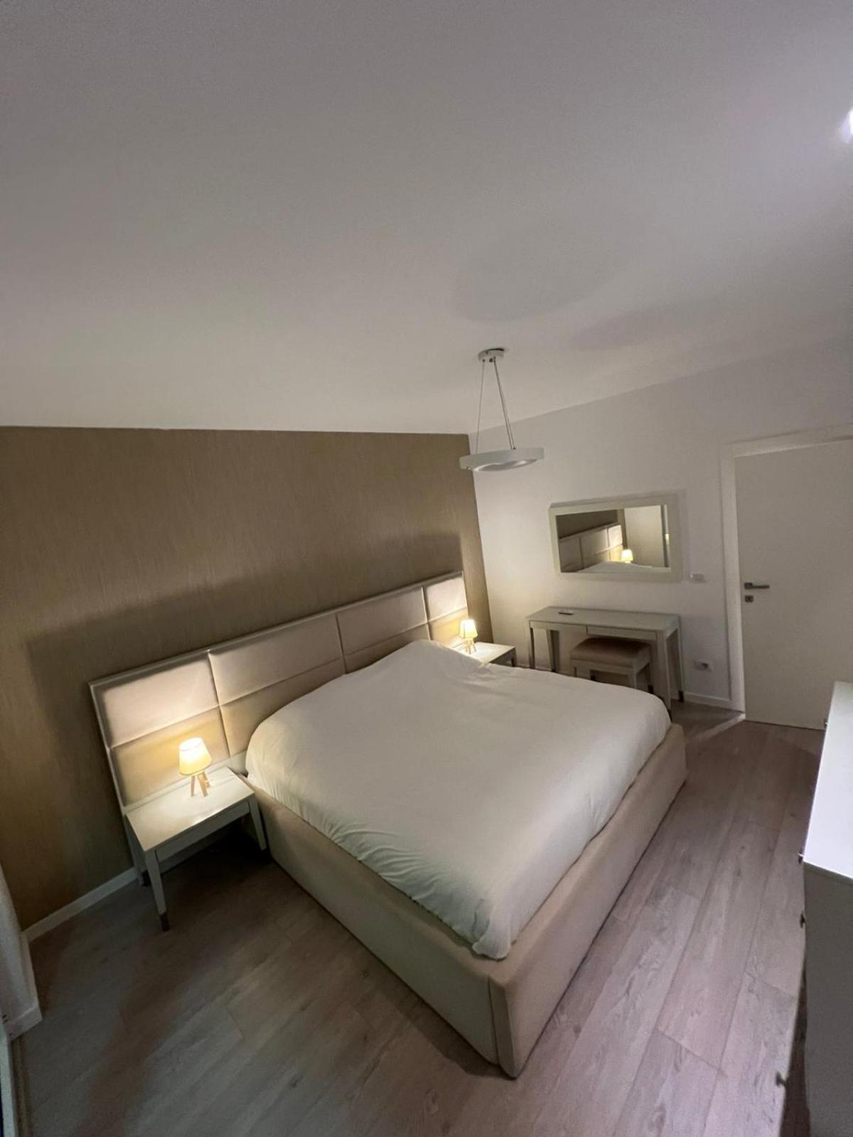 Appartamento Tirana Loft Living Esterno foto